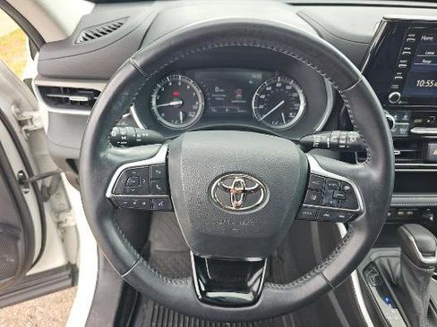 Used 2021 Toyota Highlander XLE FWD image 5
