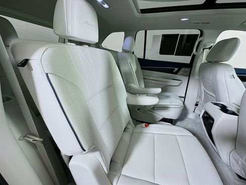 Certified 2025 Buick Enclave Avenir image 30