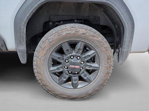 Used 2024 GMC Sierra 2500 AT4 w/ Technology Package AWD/4WD image 14