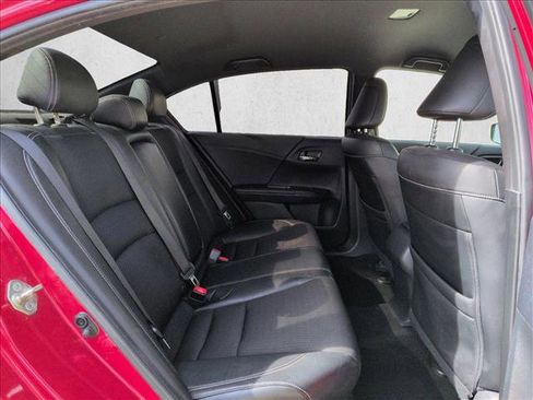 Used 2017 Honda Accord Sport image 18