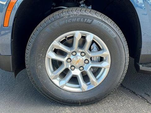 New 2026 Chevrolet Suburban LS image 10