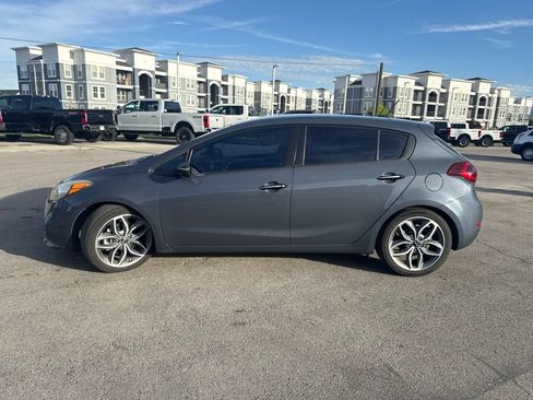 Used 2016 Kia Forte SX FWD image 12