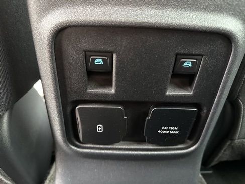 Used 2023 Ford Bronco Wildtrak image 39