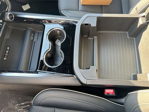 New 2026 Chevrolet Suburban Premier image 24