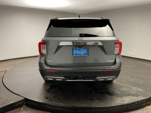 Used 2022 Ford Explorer XLT w/ Equipment Group 202A image 6
