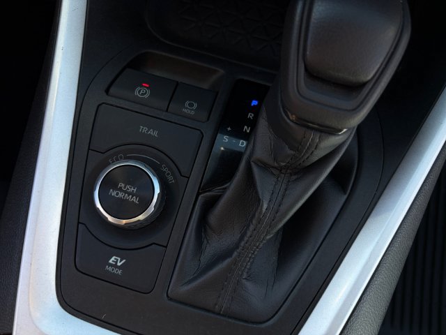 Used 2022 Toyota RAV4 LE AWD/4WD image 31