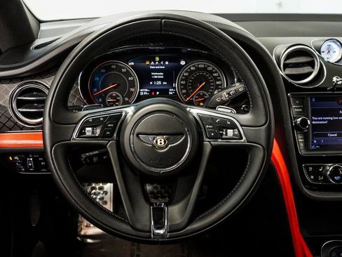 Used 2020 Bentley Bentayga image 16