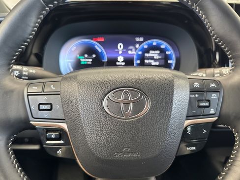 Certified 2025 Toyota Crown Signia AWD/4WD image 22