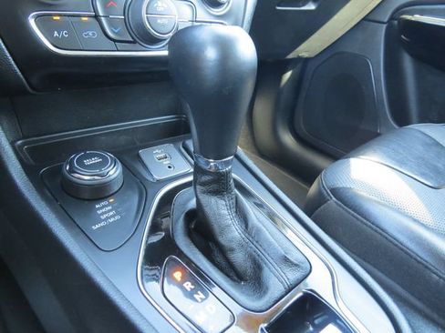 Used 2023 Jeep Cherokee Altitude Lux AWD/4WD image 22
