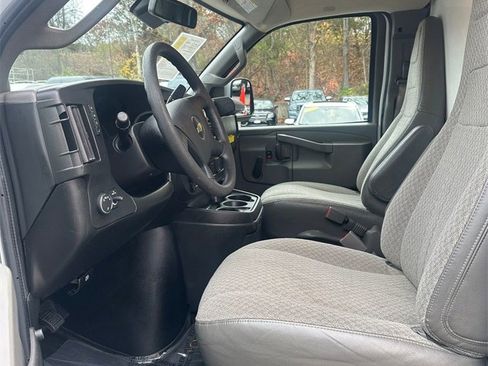 Used 2021 Chevrolet Express 3500 image 9