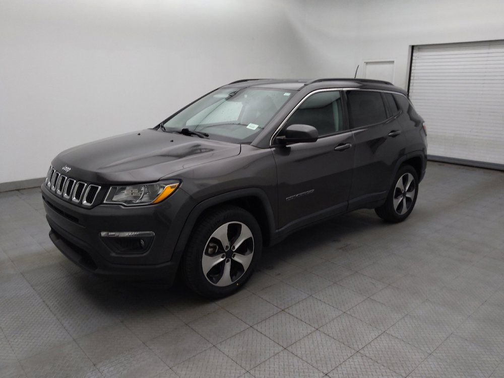 Used 2017 Jeep Compass Latitude w/ Popular Equipment Group FWD image 2