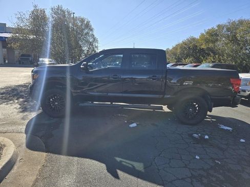 Used 2019 Nissan Titan SV w/ SV Convenience Package image 7