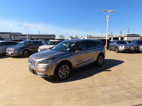 Used 2021 Lincoln Corsair FWD w/ Equipment Group 101A image 2