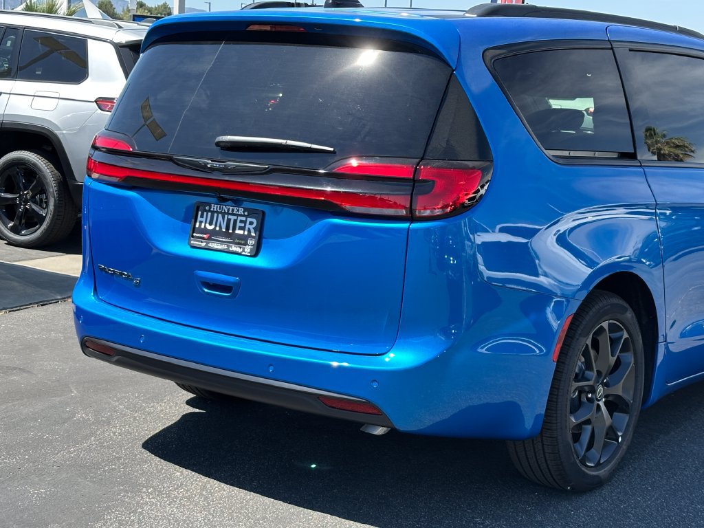 New 2026 Chrysler Pacifica Select w/ S Appearance Package FWD image 7