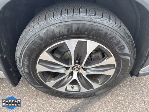 Used 2020 Toyota Highlander XLE image 29