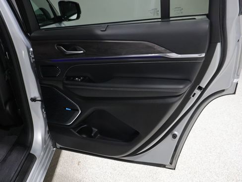 Used 2022 Jeep Grand Cherokee L Overland w/ Advanced Protech Group III AWD/4WD image 22