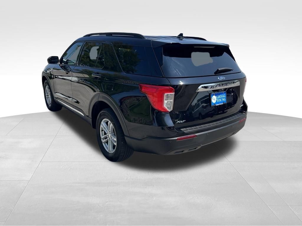 Used 2024 Ford Explorer XLT AWD/4WD image 4