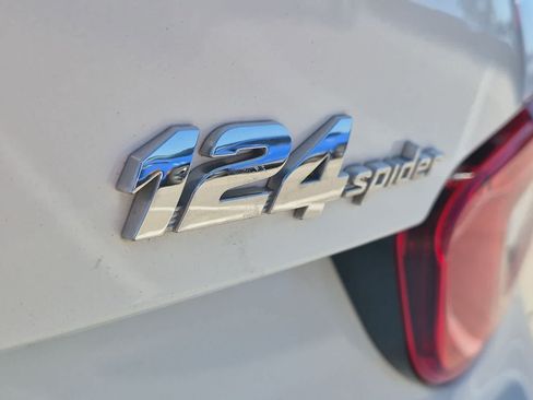Used 2017 FIAT 124 Spider Lusso RWD image 13