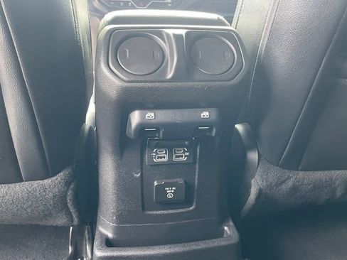 Used 2018 Jeep Wrangler Unlimited Sahara AWD/4WD image 26