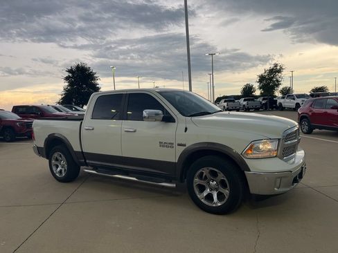 Used 2018 RAM 1500 Laramie w/ Convenience Group AWD/4WD image 7