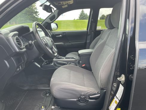 Used 2016 Toyota Tacoma TRD Off-Road AWD/4WD image 18