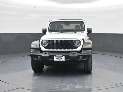 Used 2024 Jeep Wrangler Sport AWD/4WD image 3