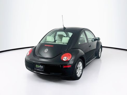 Used 2010 Volkswagen Beetle Coupe FWD image 9