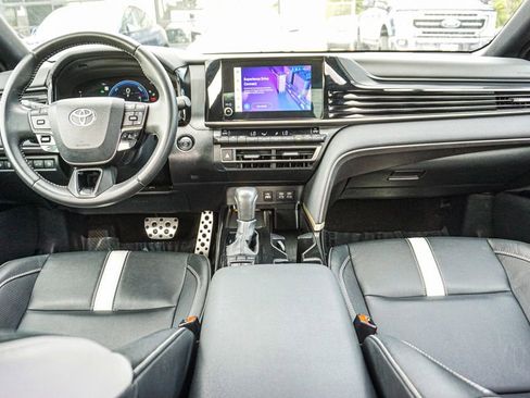 Used 2025 Toyota Camry SE image 22