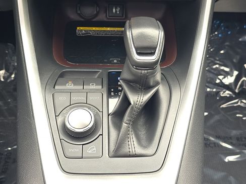 Used 2019 Toyota RAV4 Limited image 21