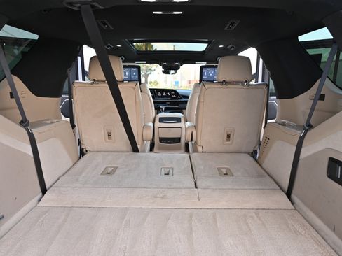 Used 2021 Cadillac Escalade Premium Luxury image 30