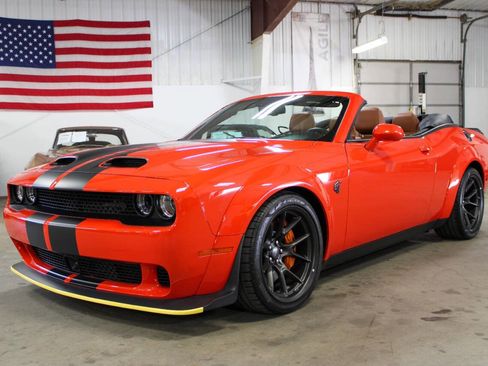Used 2023 Dodge Challenger SRT Hellcat image 1