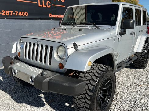 Used 2012 Jeep Wrangler Unlimited Sahara w/ Connectivity Group image 10
