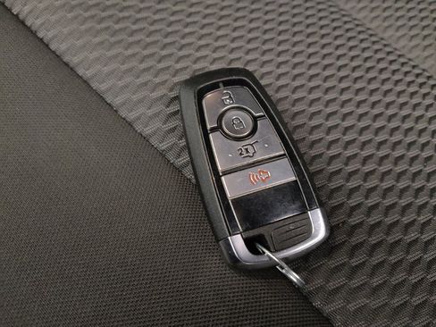 Used 2024 Ford Explorer XLT RWD image 32