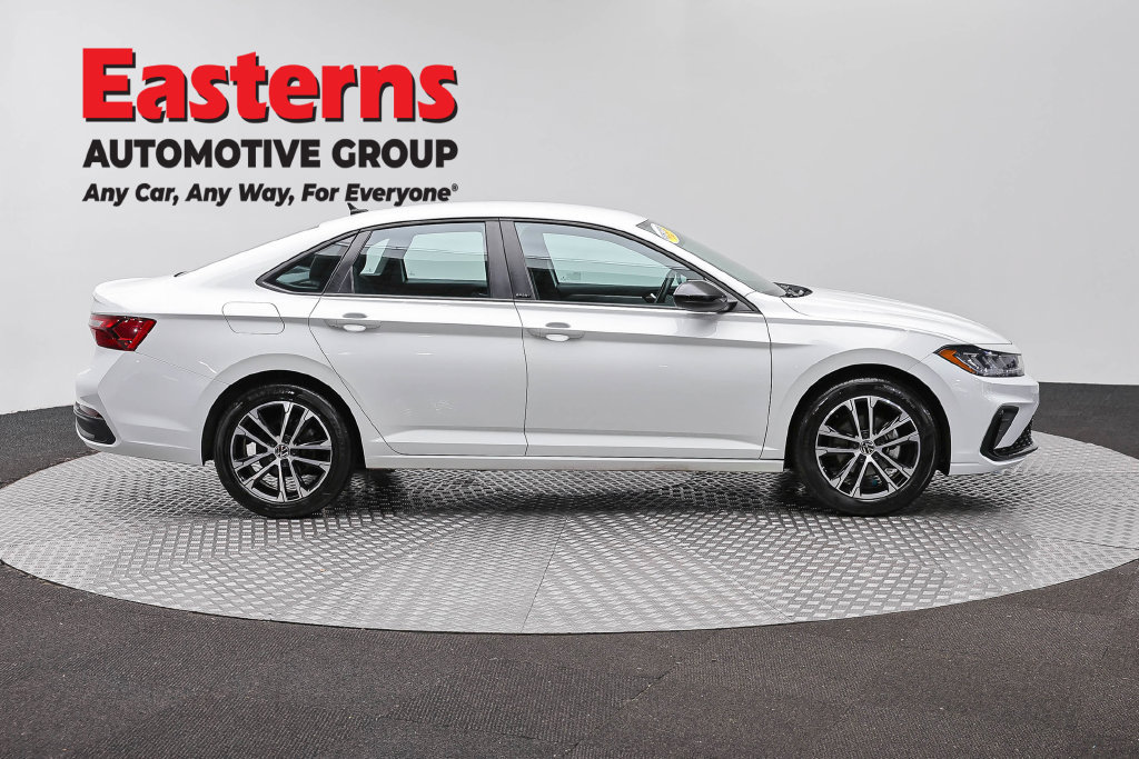 Used 2025 Volkswagen Jetta Sport FWD image 5