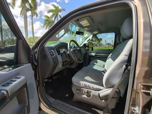 Used 2015 Ford F250 XLT w/ XLT Premium Package image 4