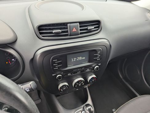 Used 2016 Kia Soul + image 23