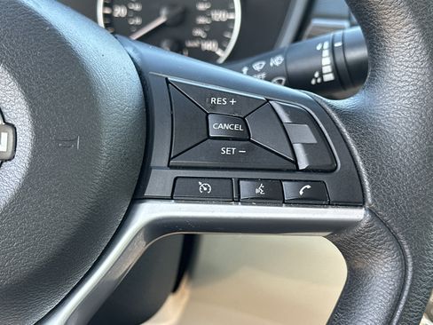 Used 2025 Nissan Altima 2.5 SV FWD image 25