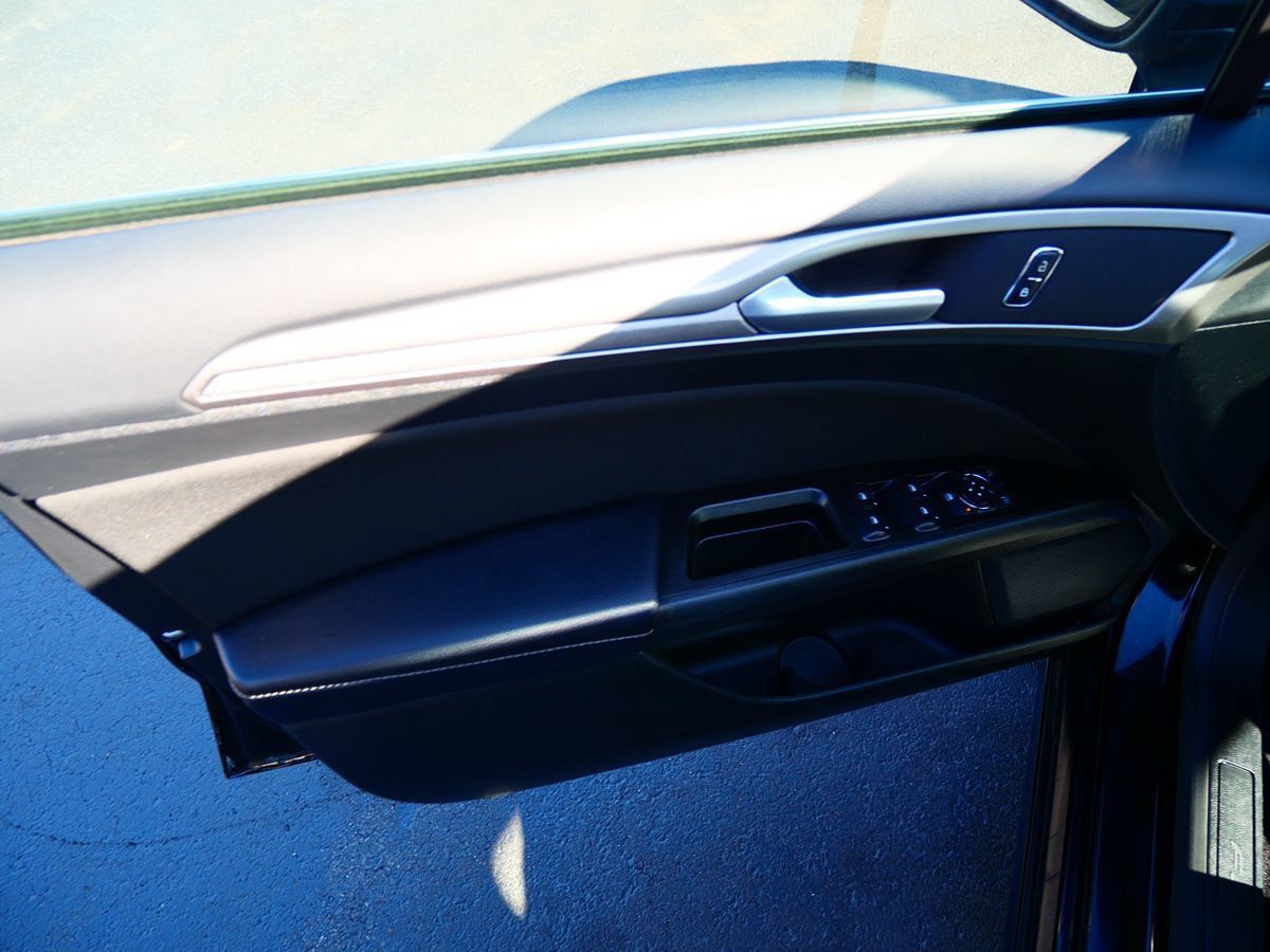 Used 2017 Ford Fusion SE FWD image 15