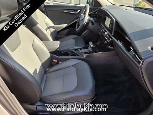 Certified 2025 Kia Niro EX image 18