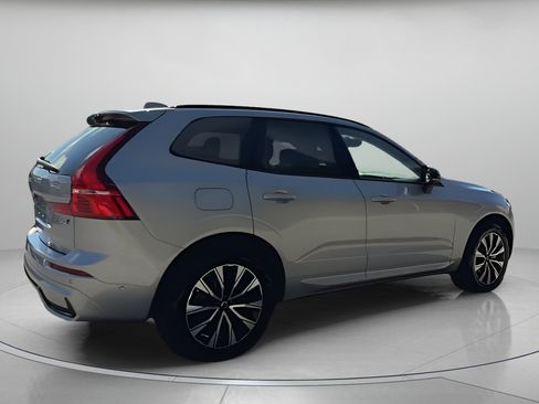 Used 2025 Volvo XC60 B5 Plus image 29