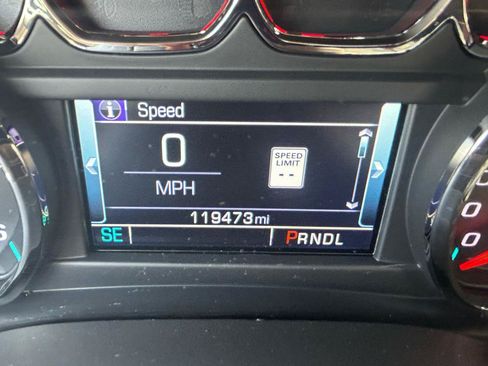 Used 2017 GMC Yukon XL SLT w/ Premium Edition AWD/4WD image 24