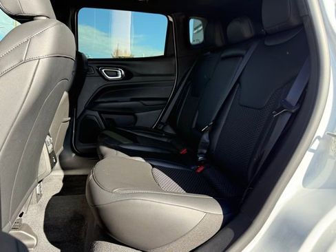 New 2025 Jeep Compass Latitude w/ Sun & Sound Group image 25