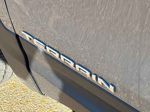 Used 2024 GMC Terrain SLT w/ Tech Package image 32