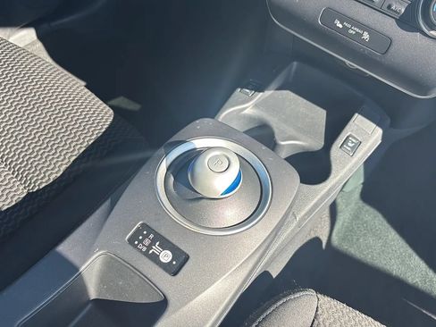 Used 2015 Nissan Leaf S FWD image 11