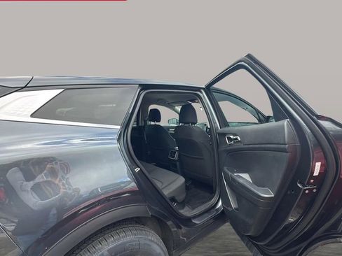 Used 2023 Kia Sportage LX image 12