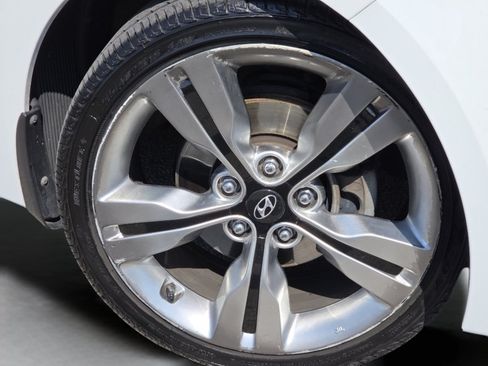 Used 2013 Hyundai Veloster w/ Tech Pkg FWD image 13
