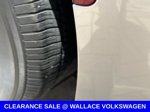 Used 2024 Chrysler Pacifica Touring-L FWD image 10
