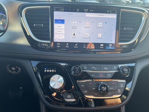 New 2026 Chrysler Pacifica Pinnacle image 19