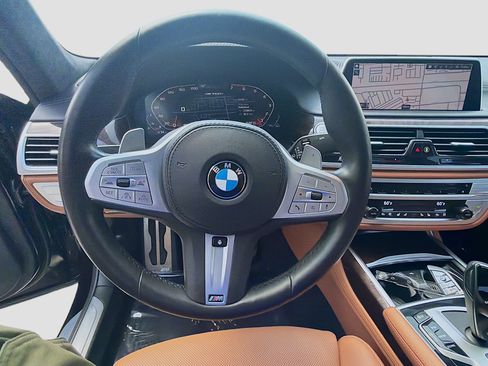 Used 2021 BMW M760i xDrive AWD/4WD image 8