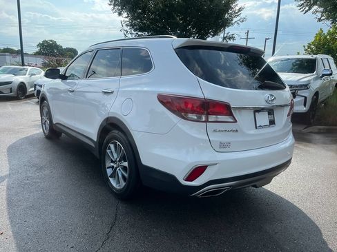 Used 2018 Hyundai Santa Fe SE FWD image 2